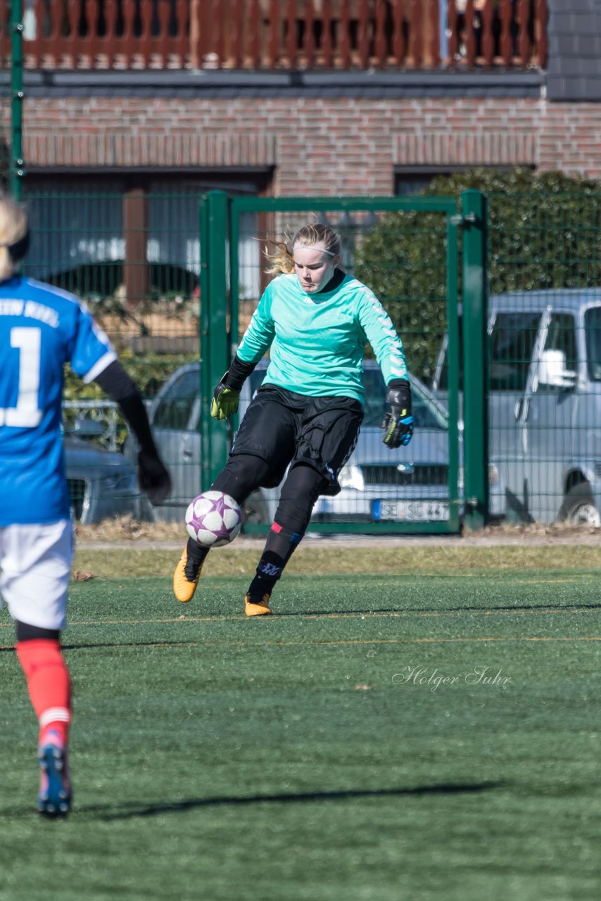 Bild 303 - B-Juniorinnen Halbfinale SVHU - Holstein Kiel : Ergebnis: 3:0